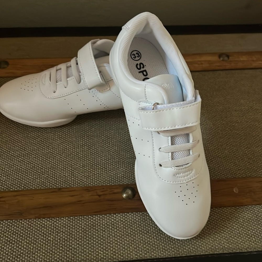 White- Cheer tennis shoes size 1